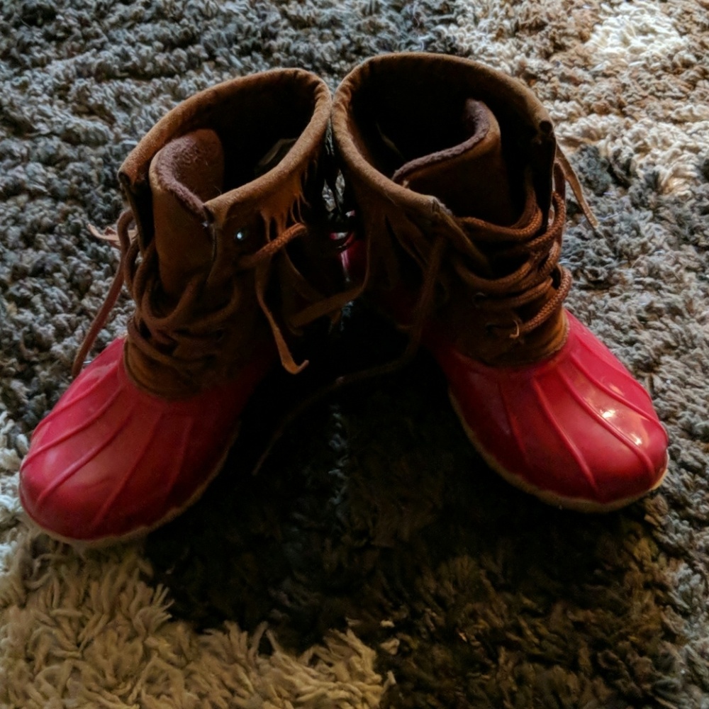 I love yokids red and brown duck boots